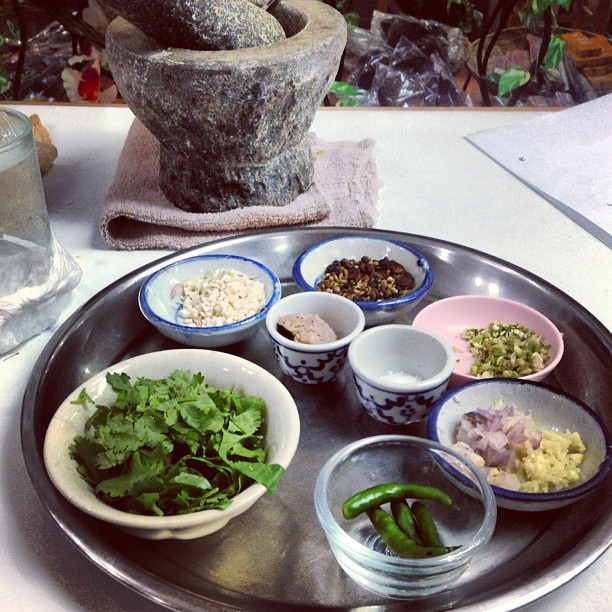 Тайский зеленый карри: паста своими руками и рецепт с курицей и картофелем